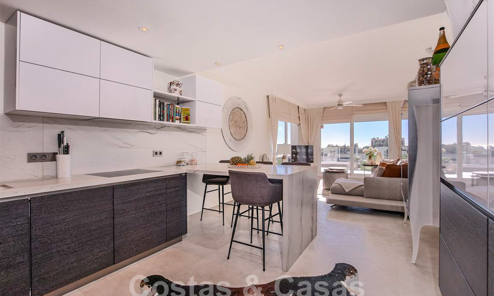 Modern apartment with spacious terrace for sale with sea views and close to golf courses in gated community in La Quinta, Marbella - Benahavis 62969
