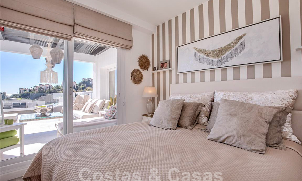 Modern apartment with spacious terrace for sale with sea views and close to golf courses in gated community in La Quinta, Marbella - Benahavis 62970