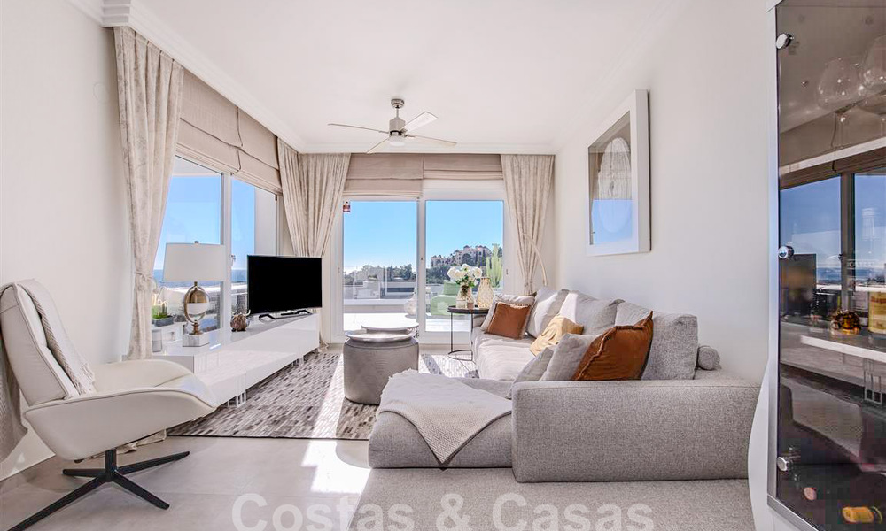 Modern apartment with spacious terrace for sale with sea views and close to golf courses in gated community in La Quinta, Marbella - Benahavis 62973