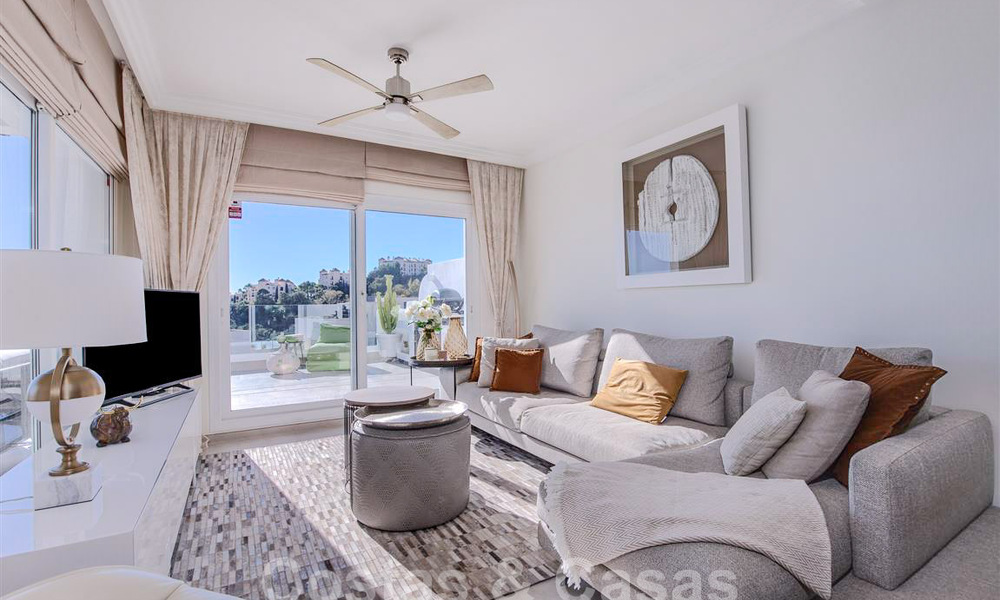 Modern apartment with spacious terrace for sale with sea views and close to golf courses in gated community in La Quinta, Marbella - Benahavis 62974