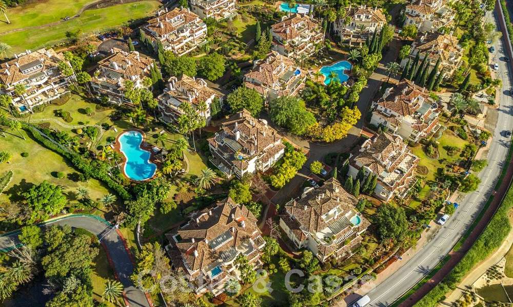 Spacious, luxury 4-bedroom penthouse for sale in frontline golf complex in Nueva Andalucia, Marbella 63051