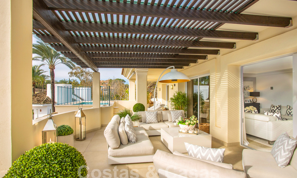 Spacious, luxury 4-bedroom penthouse for sale in frontline golf complex in Nueva Andalucia, Marbella 63057