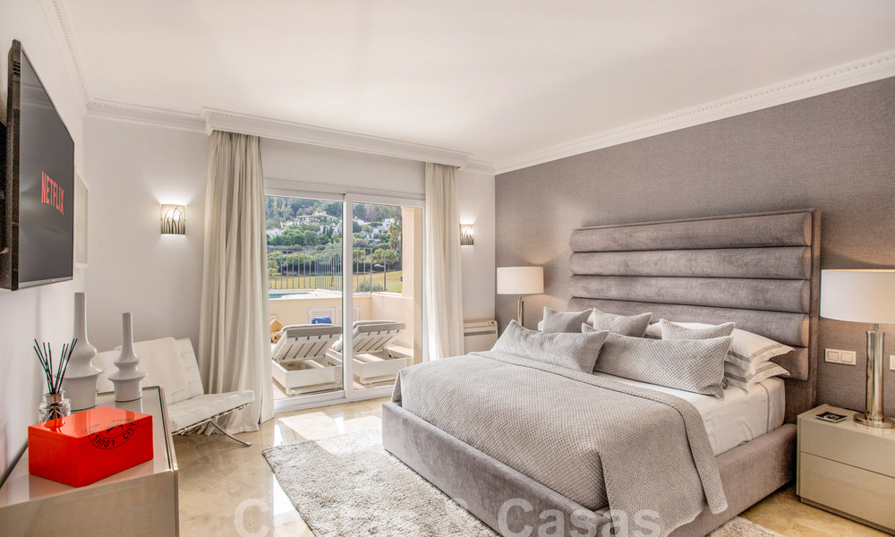 Spacious, luxury 4-bedroom penthouse for sale in frontline golf complex in Nueva Andalucia, Marbella 63068