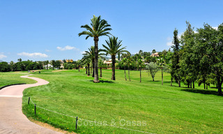 Spacious, luxury 4-bedroom penthouse for sale in frontline golf complex in Nueva Andalucia, Marbella 63114 