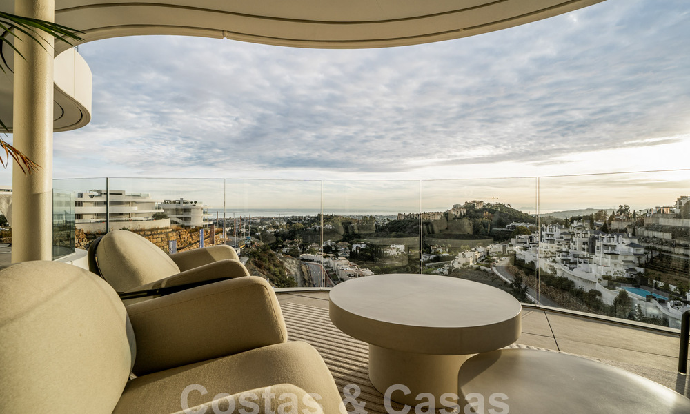 First-class, modern apartment for sale, with sea, golf and mountain views in Benahavis - Marbella 63124