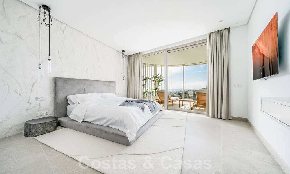 First-class, modern apartment for sale, with sea, golf and mountain views in Benahavis - Marbella 63136