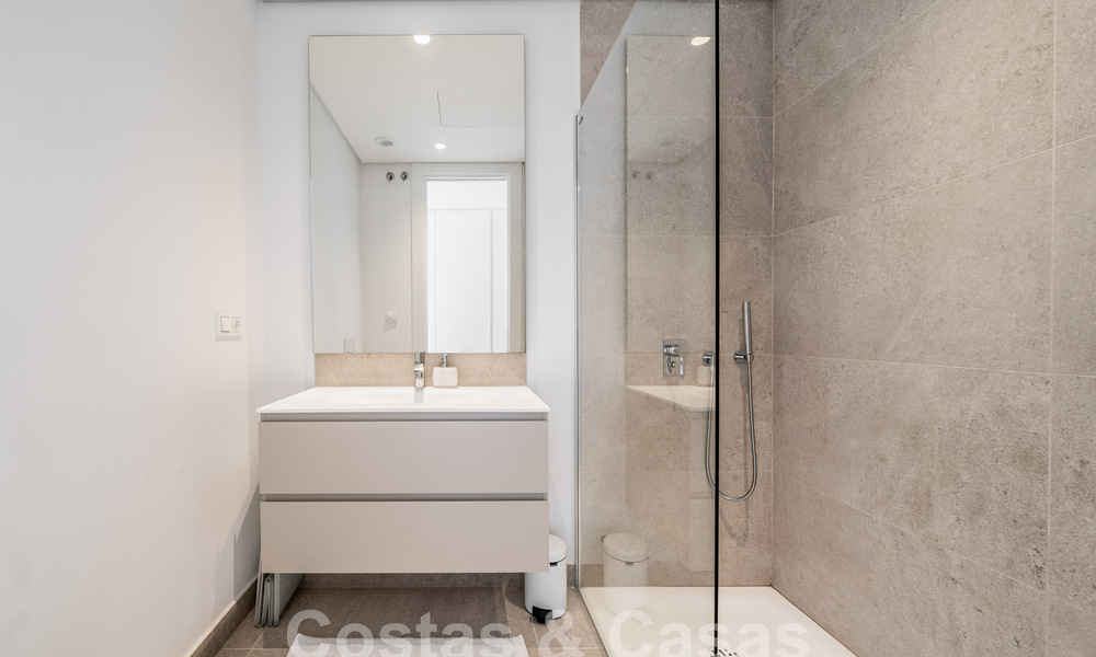 First-class, modern apartment for sale, with sea, golf and mountain views in Benahavis - Marbella 63141