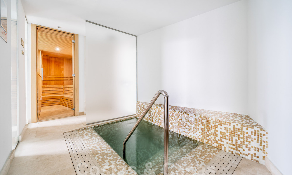 First-class, modern apartment for sale, with sea, golf and mountain views in Benahavis - Marbella 63154