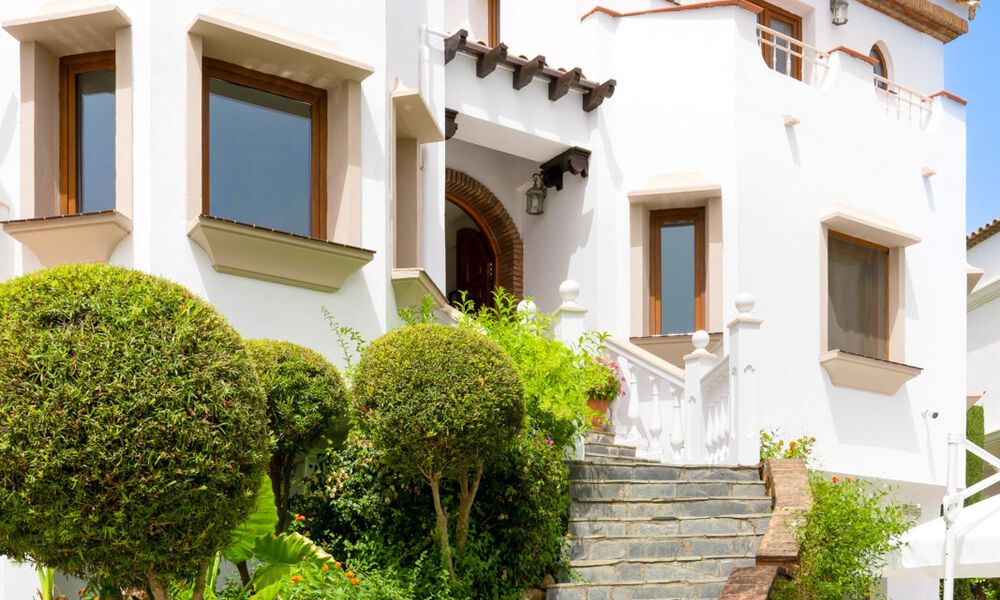 Mediterranean luxury villa with sea views for sale in golf surroundings near Estepona centre 63338