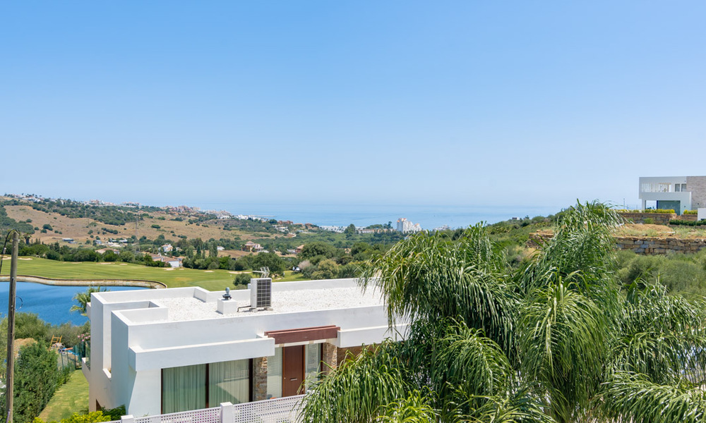 Mediterranean luxury villa with sea views for sale in golf surroundings near Estepona centre 63346