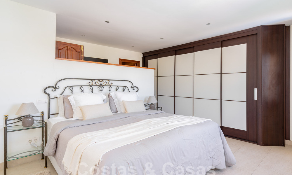 Mediterranean luxury villa with sea views for sale in golf surroundings near Estepona centre 63356