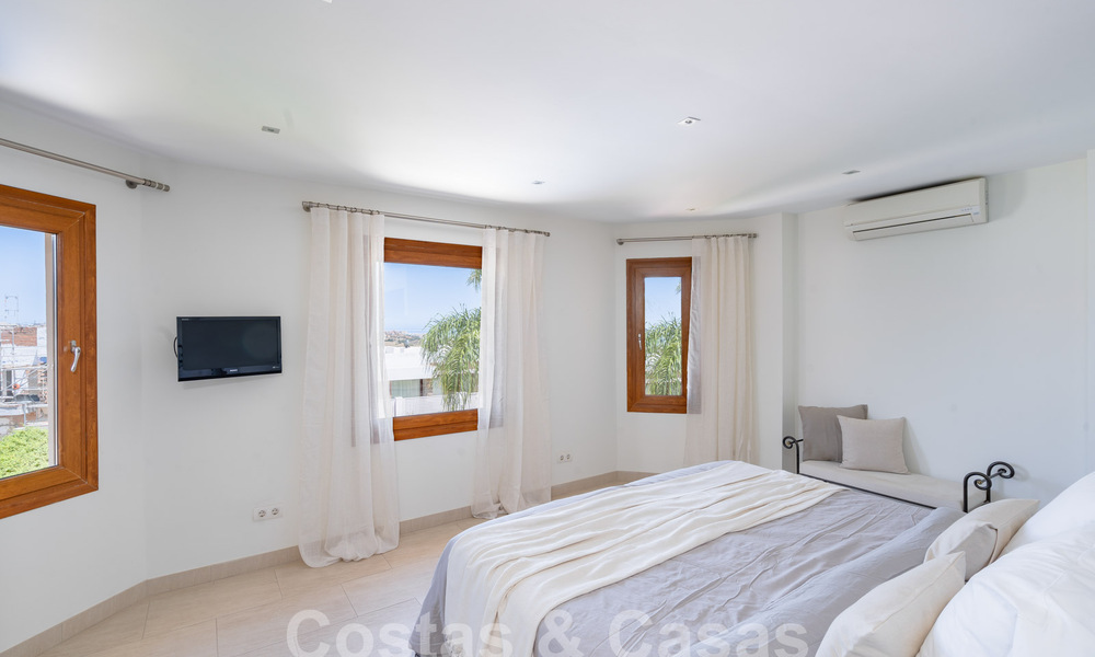 Mediterranean luxury villa with sea views for sale in golf surroundings near Estepona centre 63357