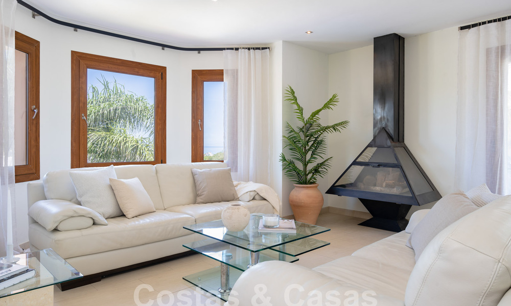 Mediterranean luxury villa with sea views for sale in golf surroundings near Estepona centre 63360
