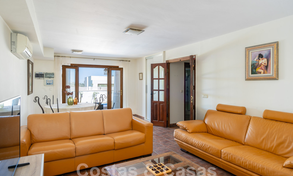 Mediterranean luxury villa with sea views for sale in golf surroundings near Estepona centre 63368