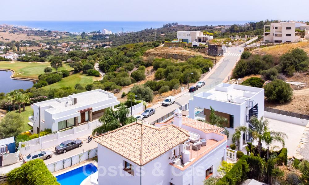 Mediterranean luxury villa with sea views for sale in golf surroundings near Estepona centre 63375