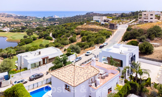Mediterranean luxury villa with sea views for sale in golf surroundings near Estepona centre 63375 