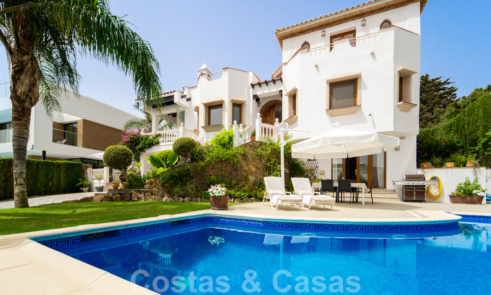 Mediterranean luxury villa with sea views for sale in golf surroundings near Estepona centre 63385