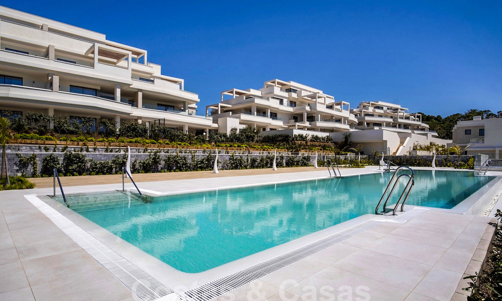 Modern garden apartment for sale with sea views in a luxury beach complex on the New Golden Mile, Marbella – Estepona 63395