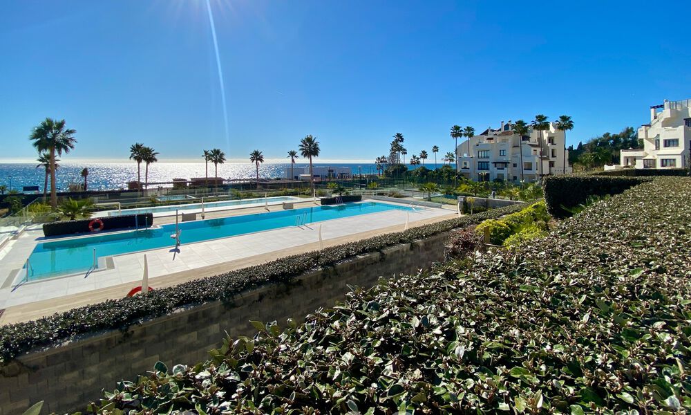 Modern garden apartment for sale with sea views in a luxury beach complex on the New Golden Mile, Marbella – Estepona 63412