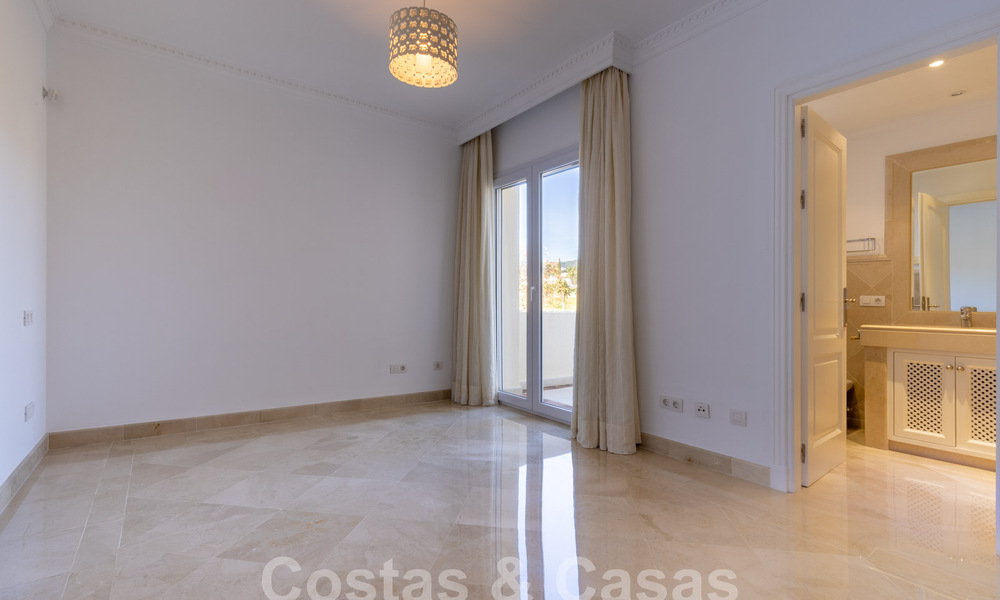 Spacious, luxury apartment, situated in an exclusive gated community on the golf course for sale in Nueva Andalucia, Marbella 63203
