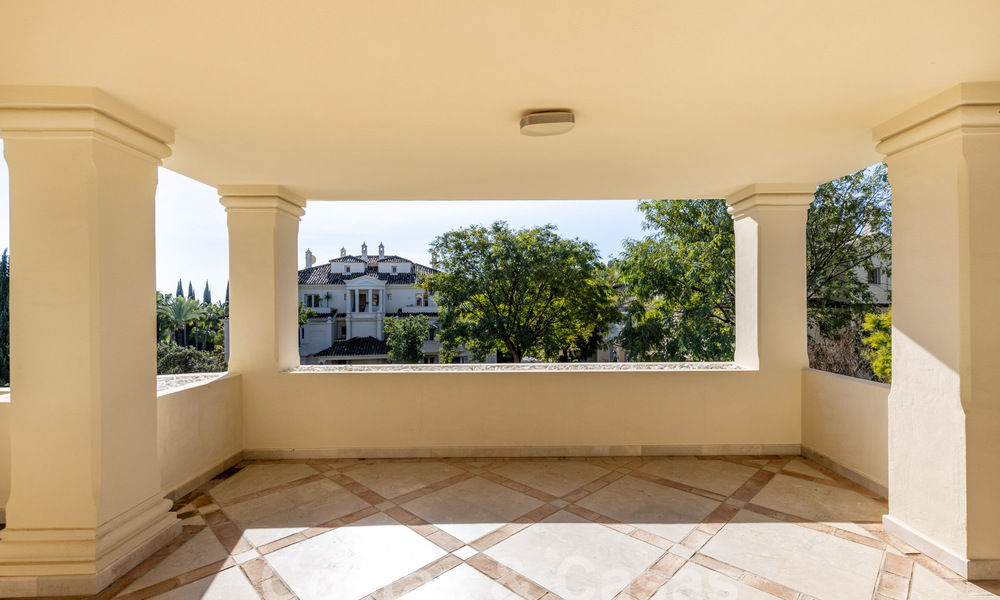 Spacious, luxury apartment, situated in an exclusive gated community on the golf course for sale in Nueva Andalucia, Marbella 63240