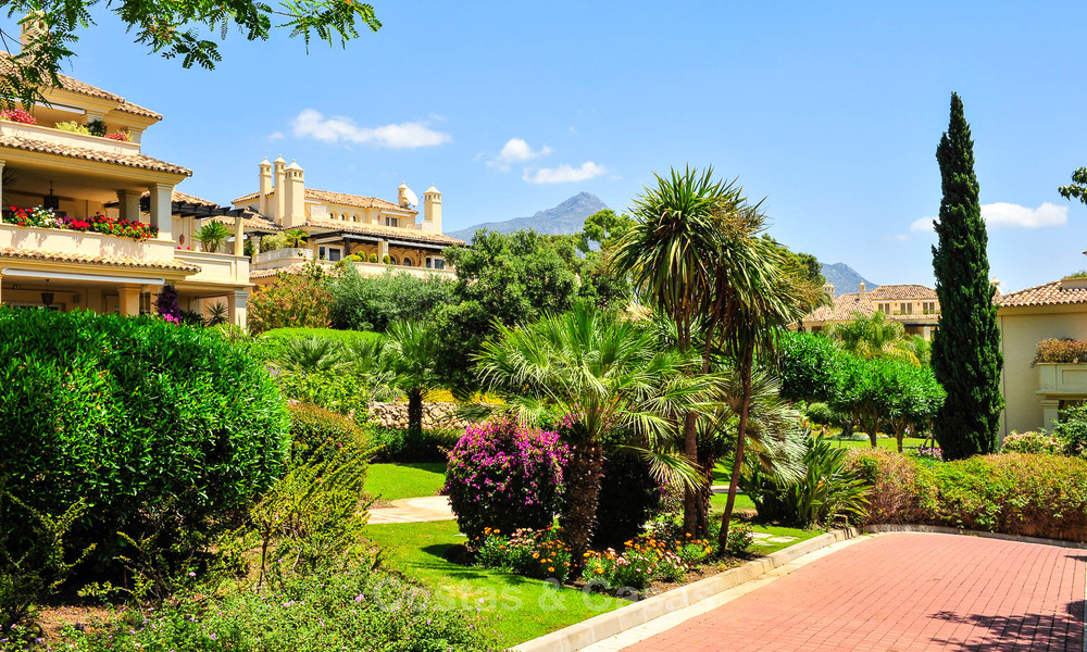 Spacious, luxury apartment, situated in an exclusive gated community on the golf course for sale in Nueva Andalucia, Marbella 63251
