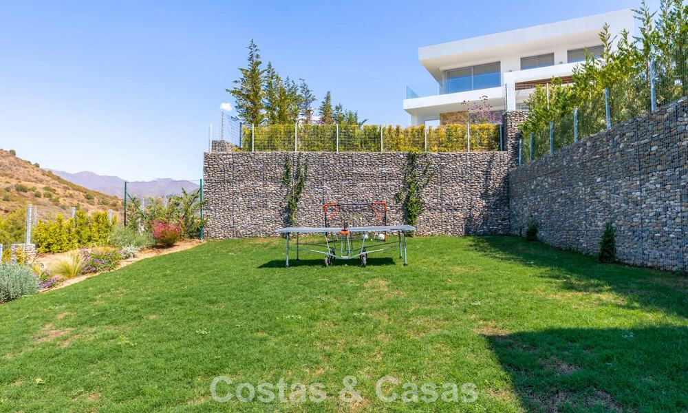 Modernist villa with sleek design and stunning sea views for sale in gated golf community in East Marbella 63575