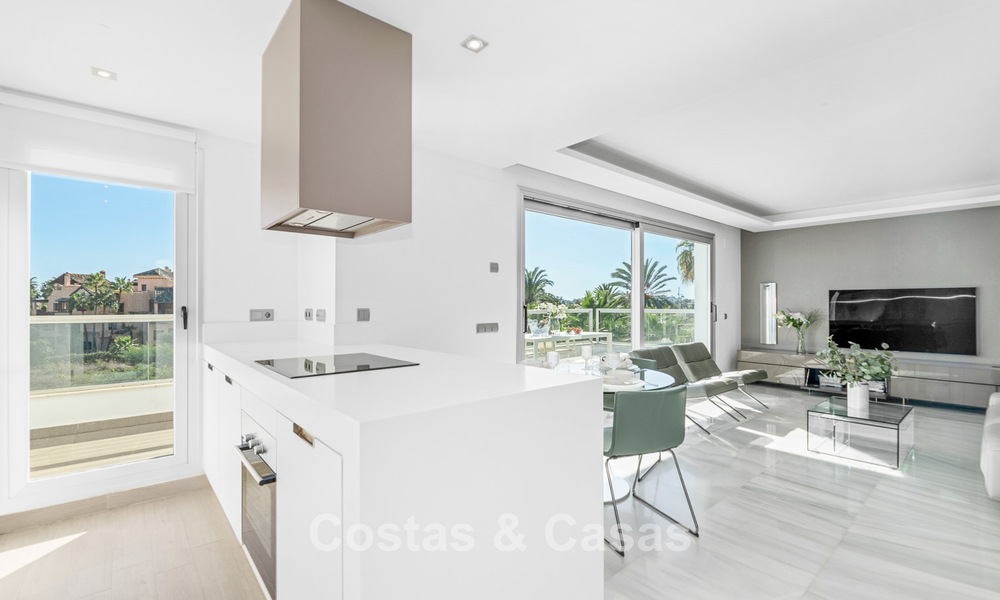 Modern, beachside penthouse with 3 bedrooms for sale in a contemporary complex in San Pedro, Marbella 63619