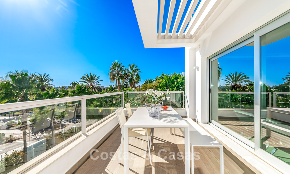 Modern, beachside penthouse with 3 bedrooms for sale in a contemporary complex in San Pedro, Marbella 63625