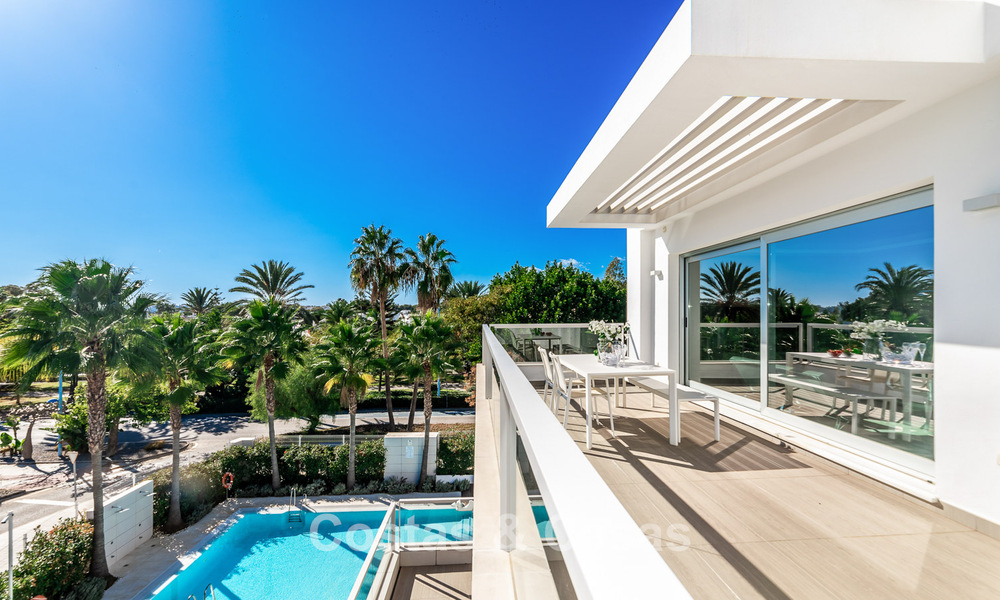 Modern, beachside penthouse with 3 bedrooms for sale in a contemporary complex in San Pedro, Marbella 63626