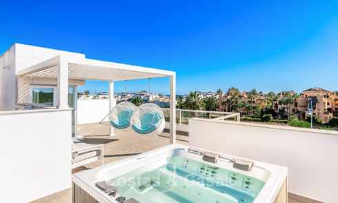 Modern, beachside penthouse with 3 bedrooms for sale in a contemporary complex in San Pedro, Marbella 63631