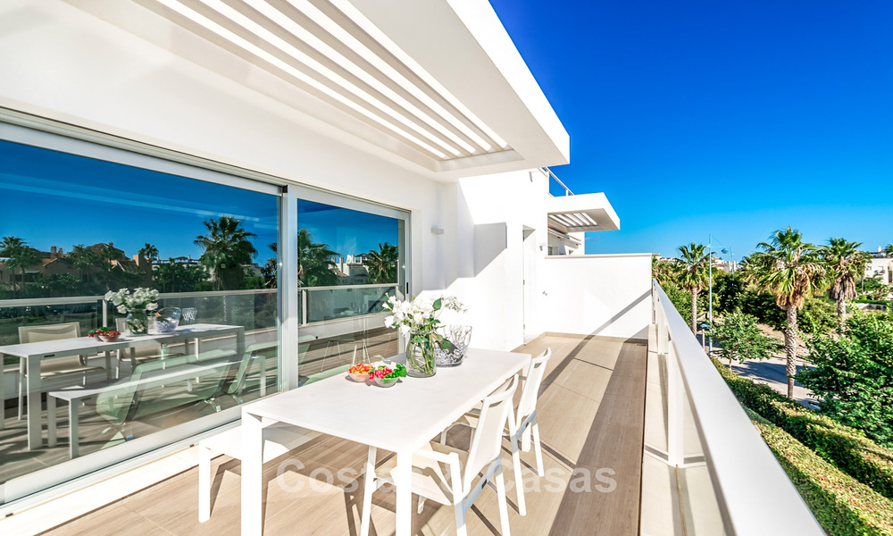 Modern, beachside penthouse with 3 bedrooms for sale in a contemporary complex in San Pedro, Marbella 63634