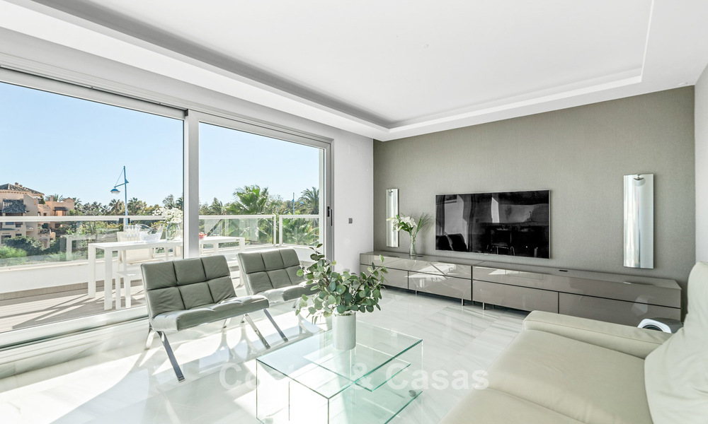 Modern, beachside penthouse with 3 bedrooms for sale in a contemporary complex in San Pedro, Marbella 63639