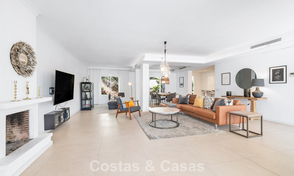 Contemporary Mediterranean luxury villa for sale in a preferred residential area in Nueva Andalucia, Marbella 63597