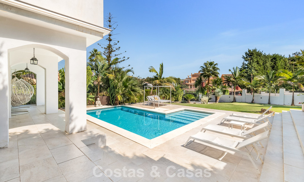 Contemporary Mediterranean luxury villa for sale in a preferred residential area in Nueva Andalucia, Marbella 63598