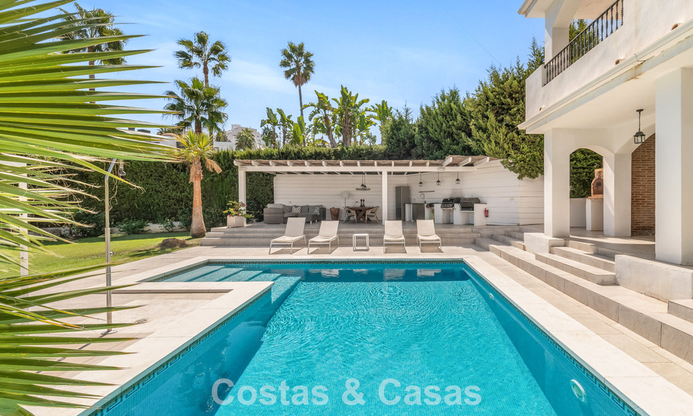 Contemporary Mediterranean luxury villa for sale in a preferred residential area in Nueva Andalucia, Marbella 63615