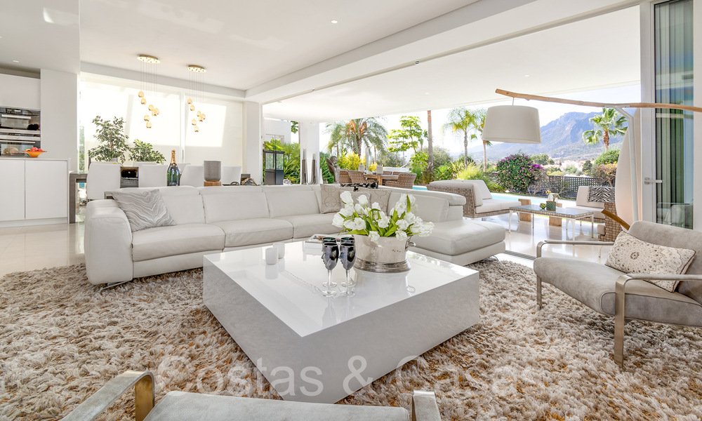 Modernist luxury villa for sale in natural, highly desirable area east of Marbella centre 63813