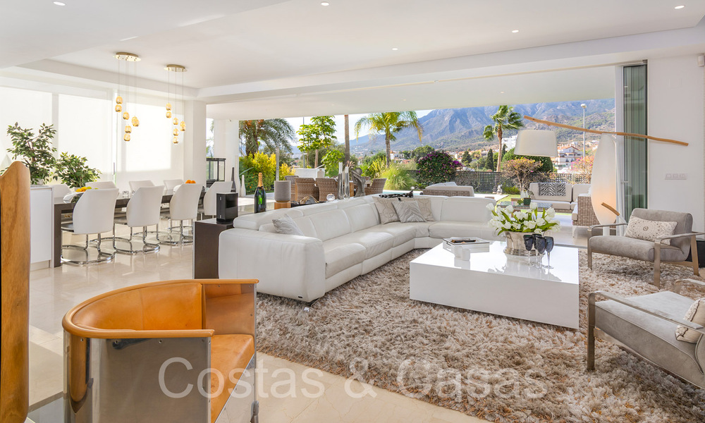 Modernist luxury villa for sale in natural, highly desirable area east of Marbella centre 63814