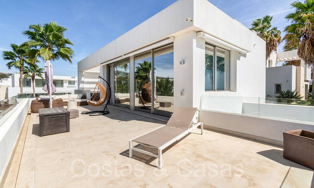 Modernist luxury villa for sale in natural, highly desirable area east of Marbella centre 63818