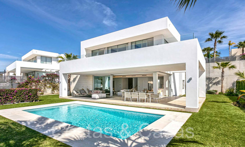 Ready to move in, modern luxury villa for sale in a privileged, secure urbanization in East Marbella 63828