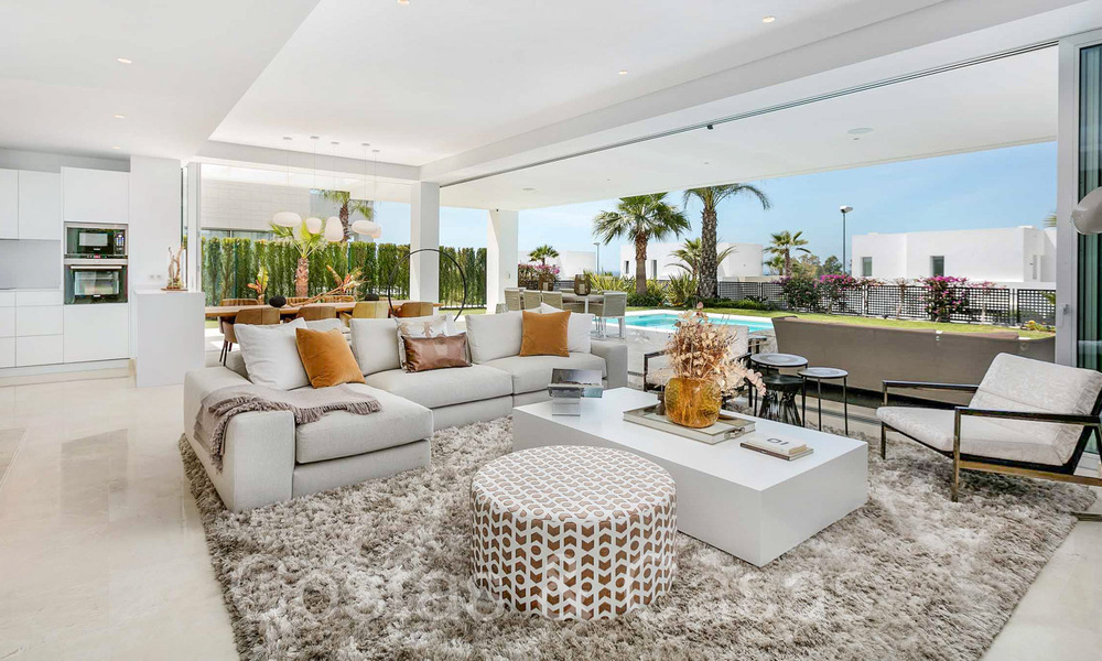 Ready to move in, modern luxury villa for sale in a privileged, secure urbanization in East Marbella 63831