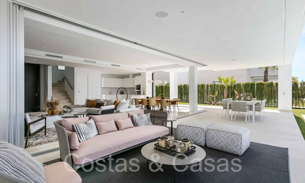 Ready to move in, modern luxury villa for sale in a privileged, secure urbanization in East Marbella 63832