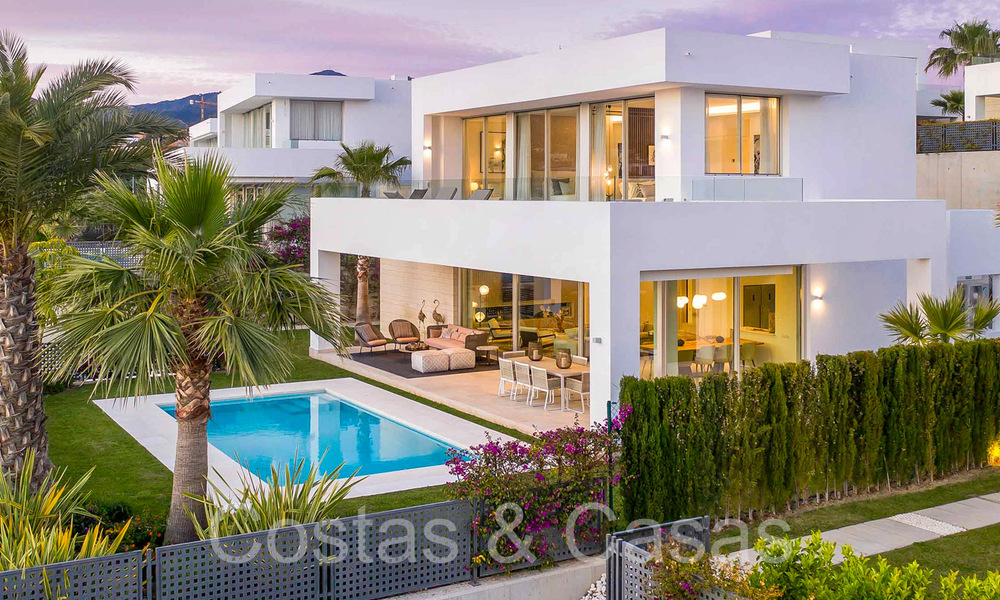 Ready to move in, modern luxury villa for sale in a privileged, secure urbanization in East Marbella 63834