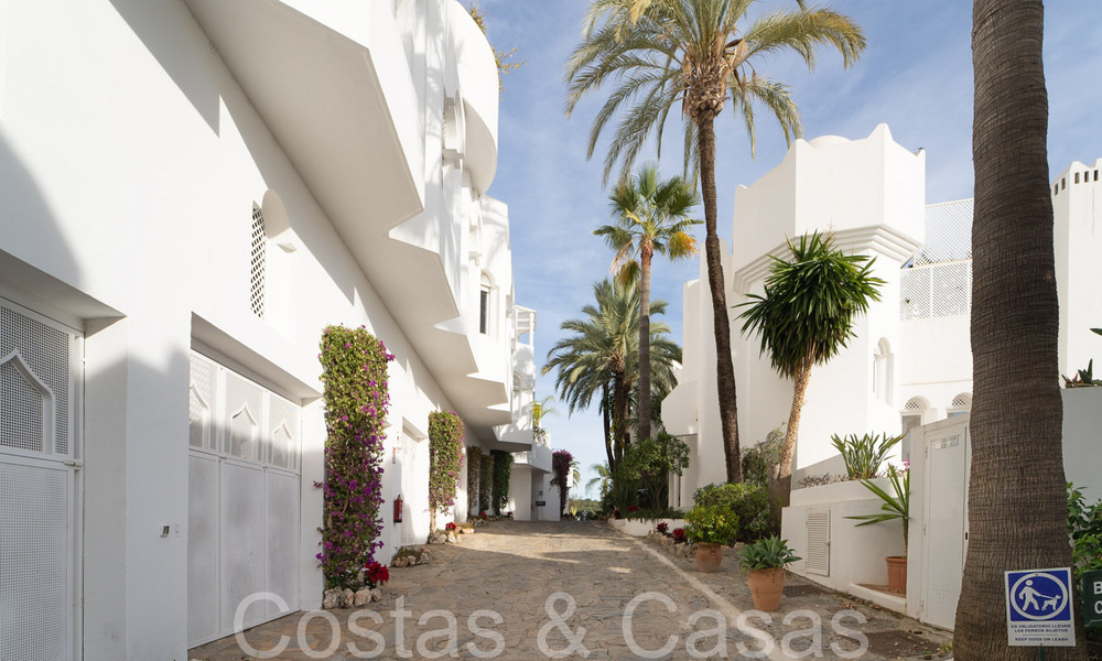 Exclusive penthouse with private pool and panoramic sea views for sale in Mediterranean complex on Marbella's Golden Mile 63936