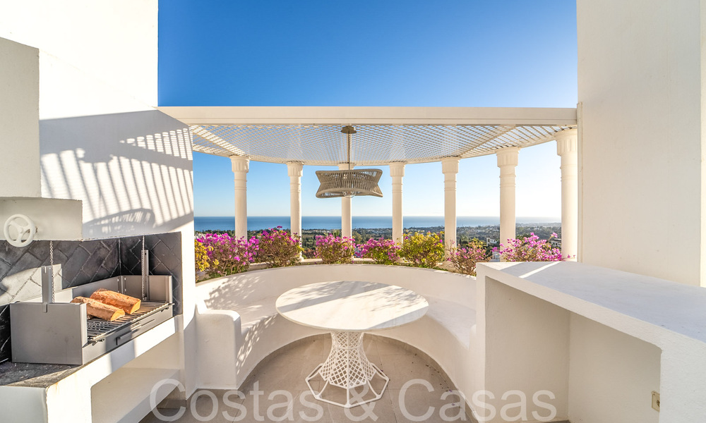 Exclusive penthouse with private pool and panoramic sea views for sale in Mediterranean complex on Marbella's Golden Mile 63948