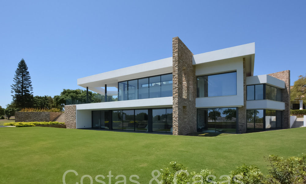 Sophisticated designer villa for sale directly on the golf course in a first class golf resort in the area of Sotogrande - San Roque, Costa del Sol 63995