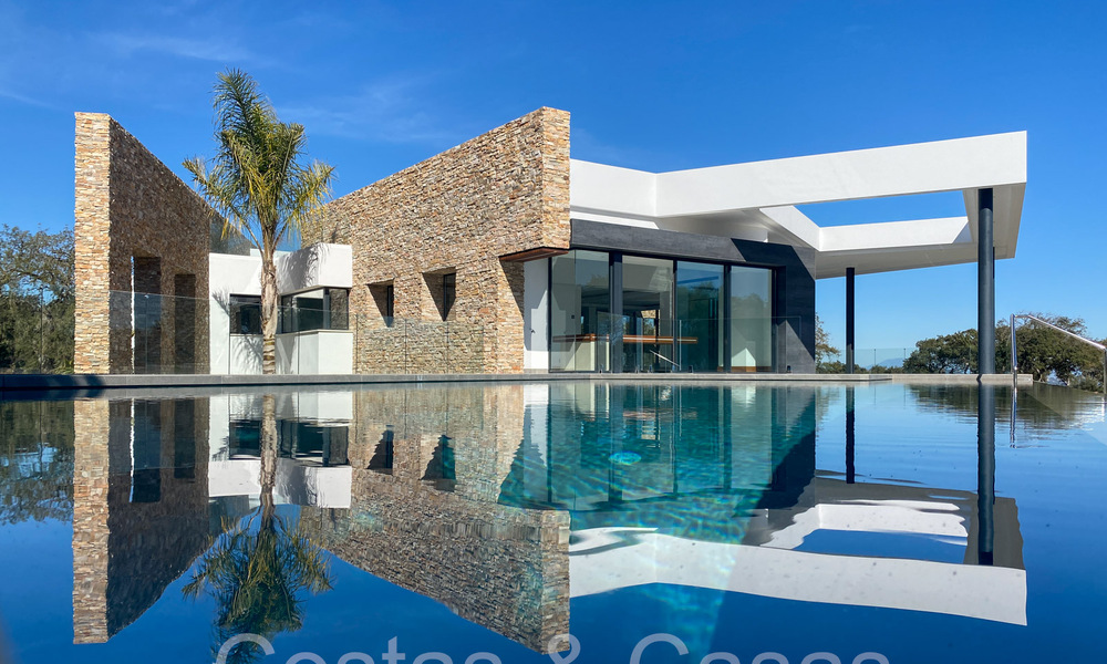 Sophisticated designer villa for sale directly on the golf course in a first class golf resort in the area of Sotogrande - San Roque, Costa del Sol 64001