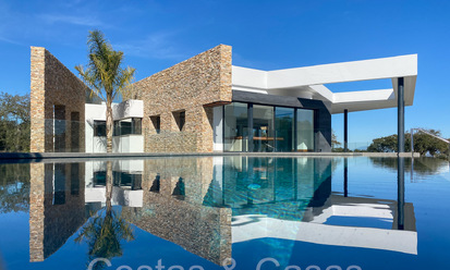 Sophisticated designer villa for sale directly on the golf course in a first class golf resort in the area of Sotogrande - San Roque, Costa del Sol 64001