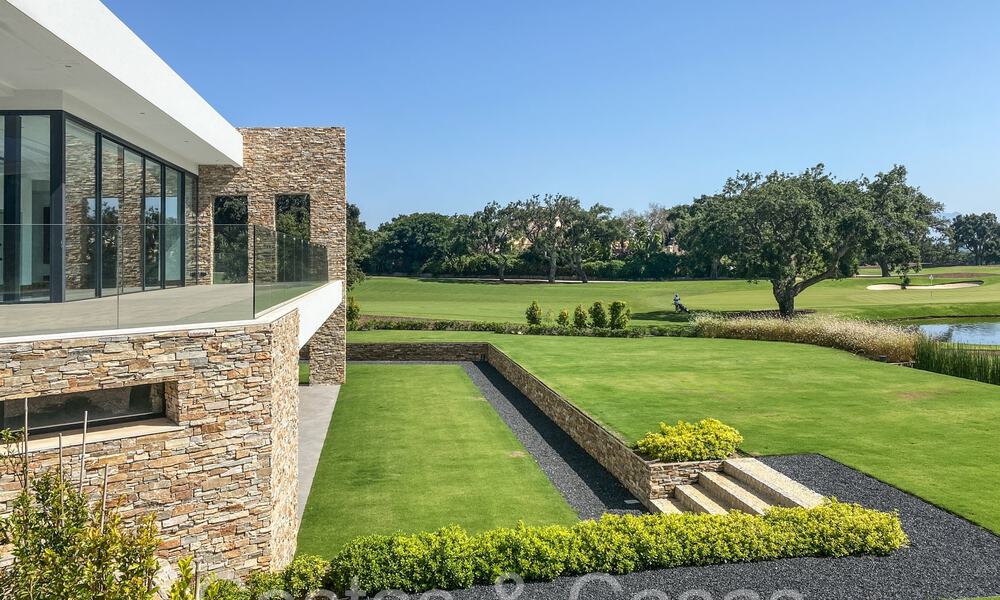 Sophisticated designer villa for sale directly on the golf course in a first class golf resort in the area of Sotogrande - San Roque, Costa del Sol 64006