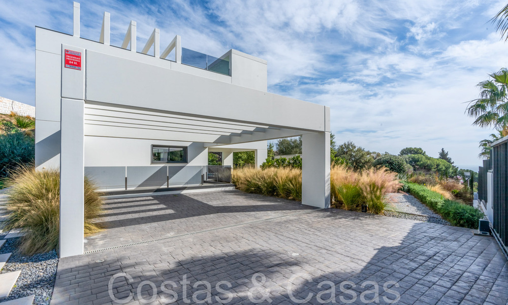 Ready to move in, modern luxury villa for sale with infinity pool in an exclusive gated community in Benalmadena, Costa del Sol 64098
